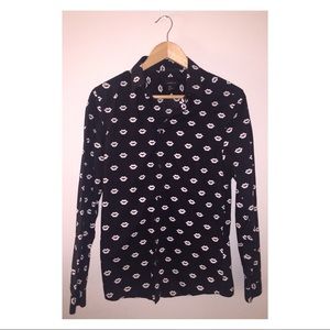 LIP PRINT L/S BUTTON DOWN